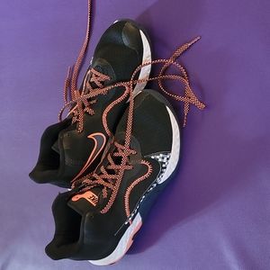 Like new men's Nike Renew Elevate shoes size 9